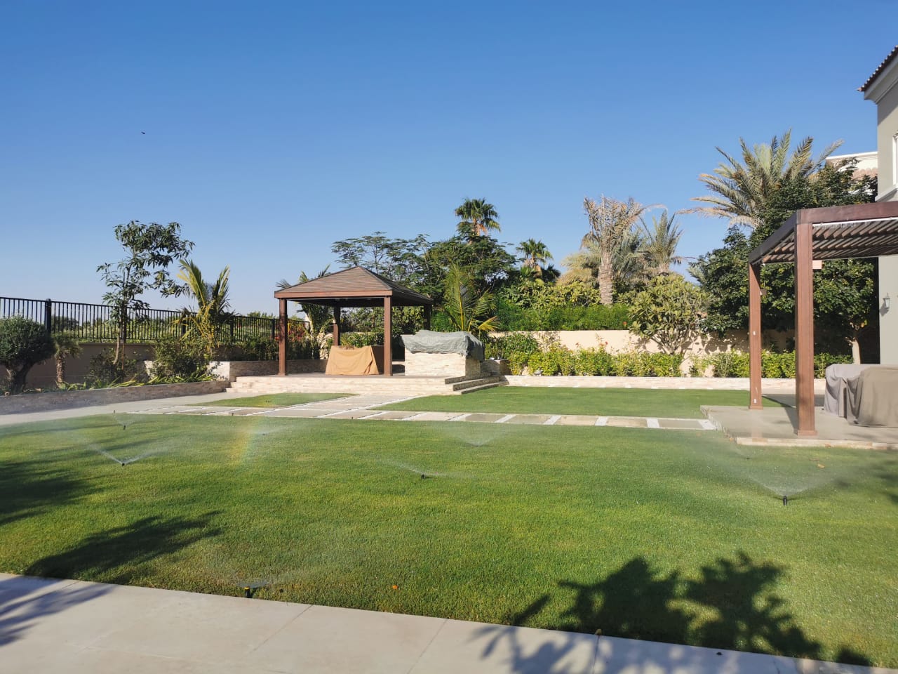 expert garden maintenance company in Dubai